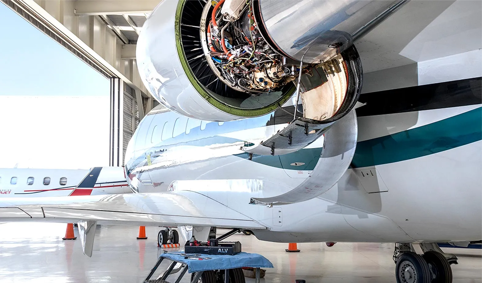 Aeronave Bombardier Learjet en plataforma